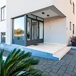 Sunny Day - Apartment With Parking
