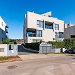 Sunny Day - Apartment With Parking