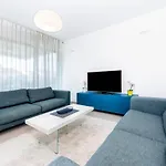 Sunny Day - Apartment With Parking